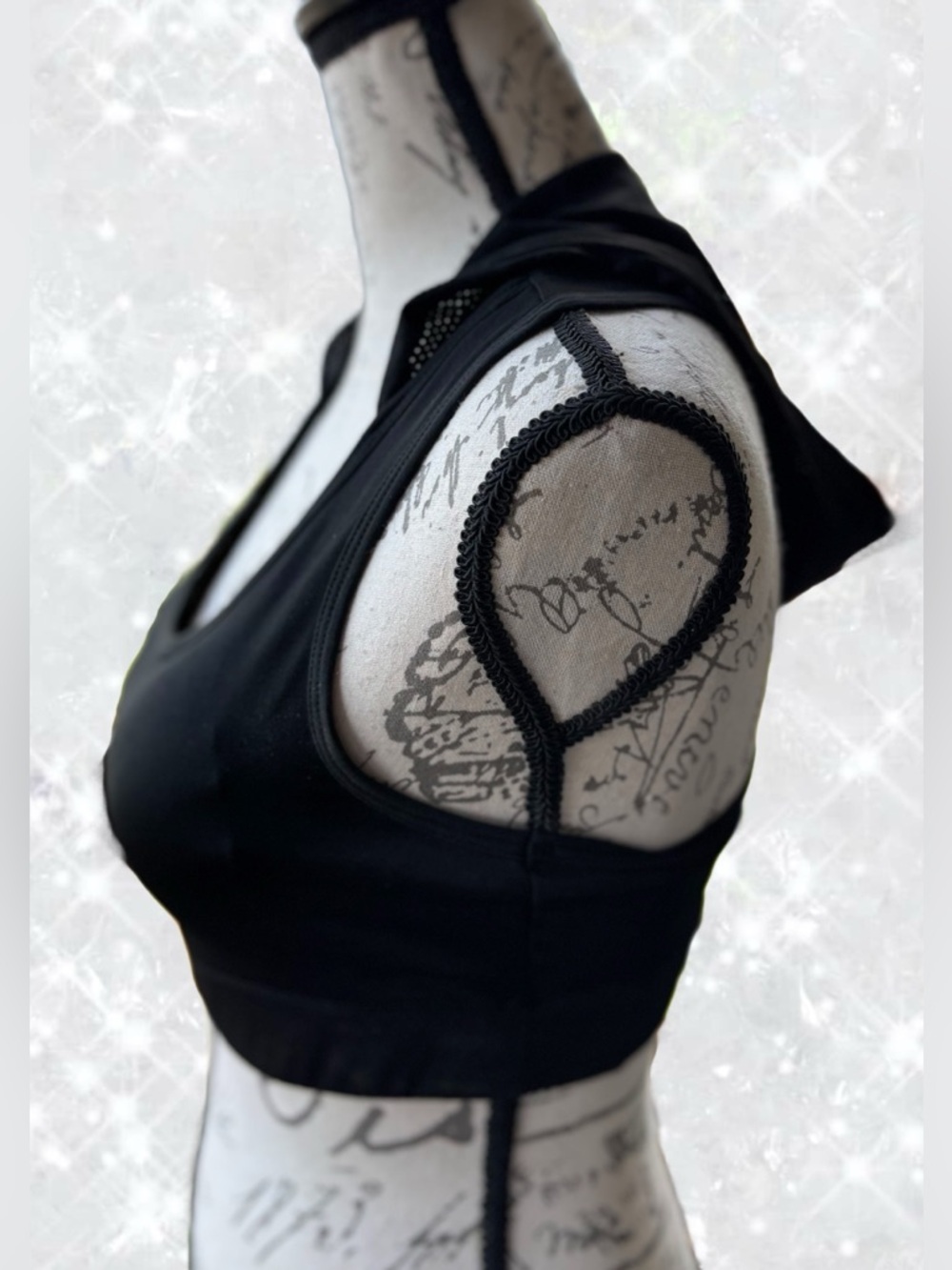 Hooded Racerback Sports Bra
Medium - Black
Like New